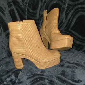 Chinese Laundry Textured Tan Heeled Boots